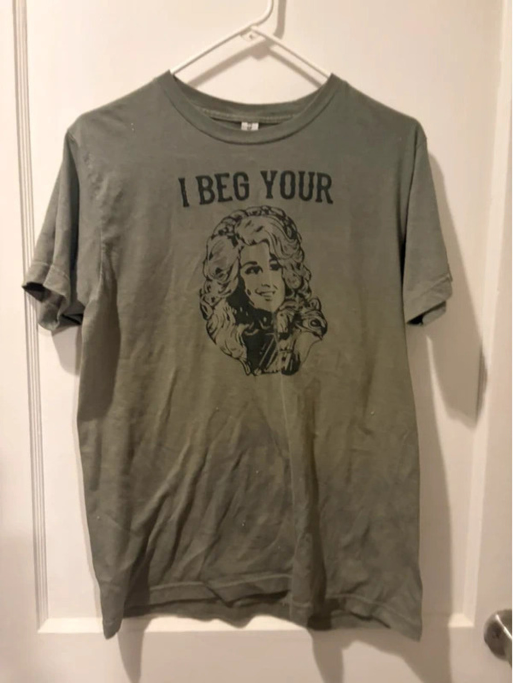 I Beg Your Parton - Country Music Star Dolly Parton Tee Green Size M